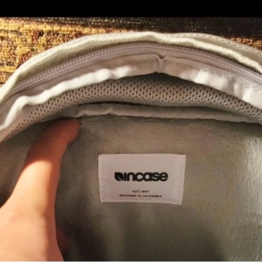 NWOT Incase backpack - Picture 2 of 7